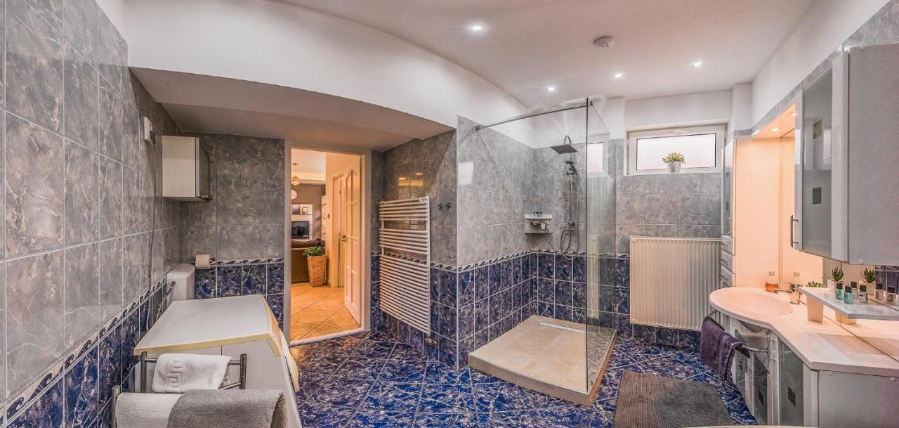 Riverside Apartman**** 米什科尔茨 外观 照片