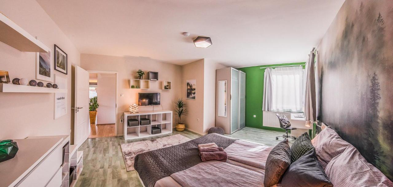 Riverside Apartman**** 米什科尔茨 外观 照片